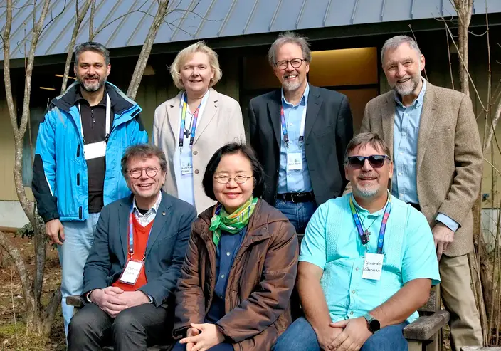 Dialoggruppe Mennonitische Weltkonferenz (MWK) und Weltgemeinschaft Reformierter Kirchen (WGRK) Dialoggruppe Mennonitische Weltkonferenz (MWK) und Weltgemeinschaft Reformierter Kirchen (WGRK)