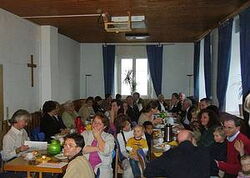 Gemeinde bei der Weihnachtsfeier Gemeinde bei der Weihnachtsfeier